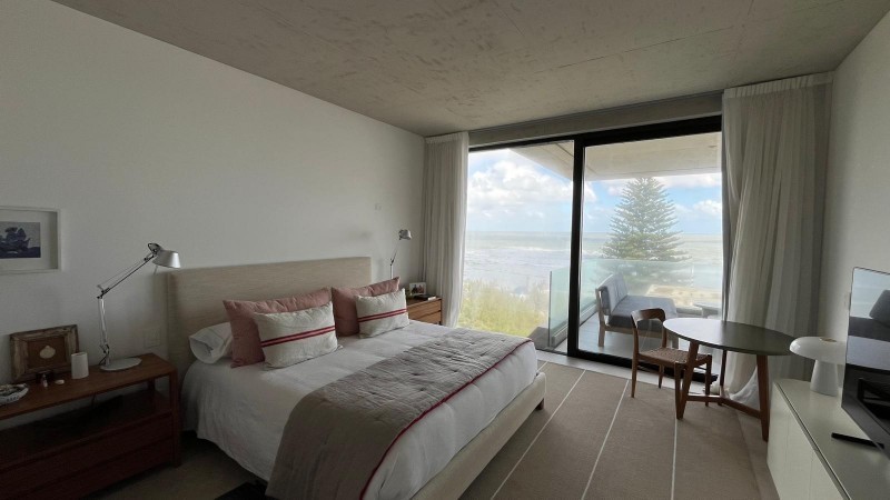 Departamento con tres suites en la Barra con vista al mar